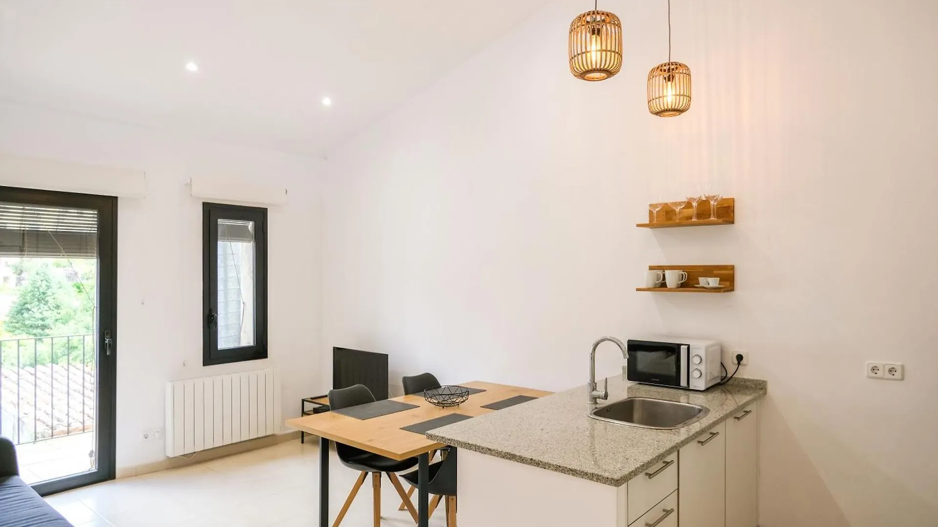 Ca Leudald 3 Apartamento En Besalu Con Terraza 0*,