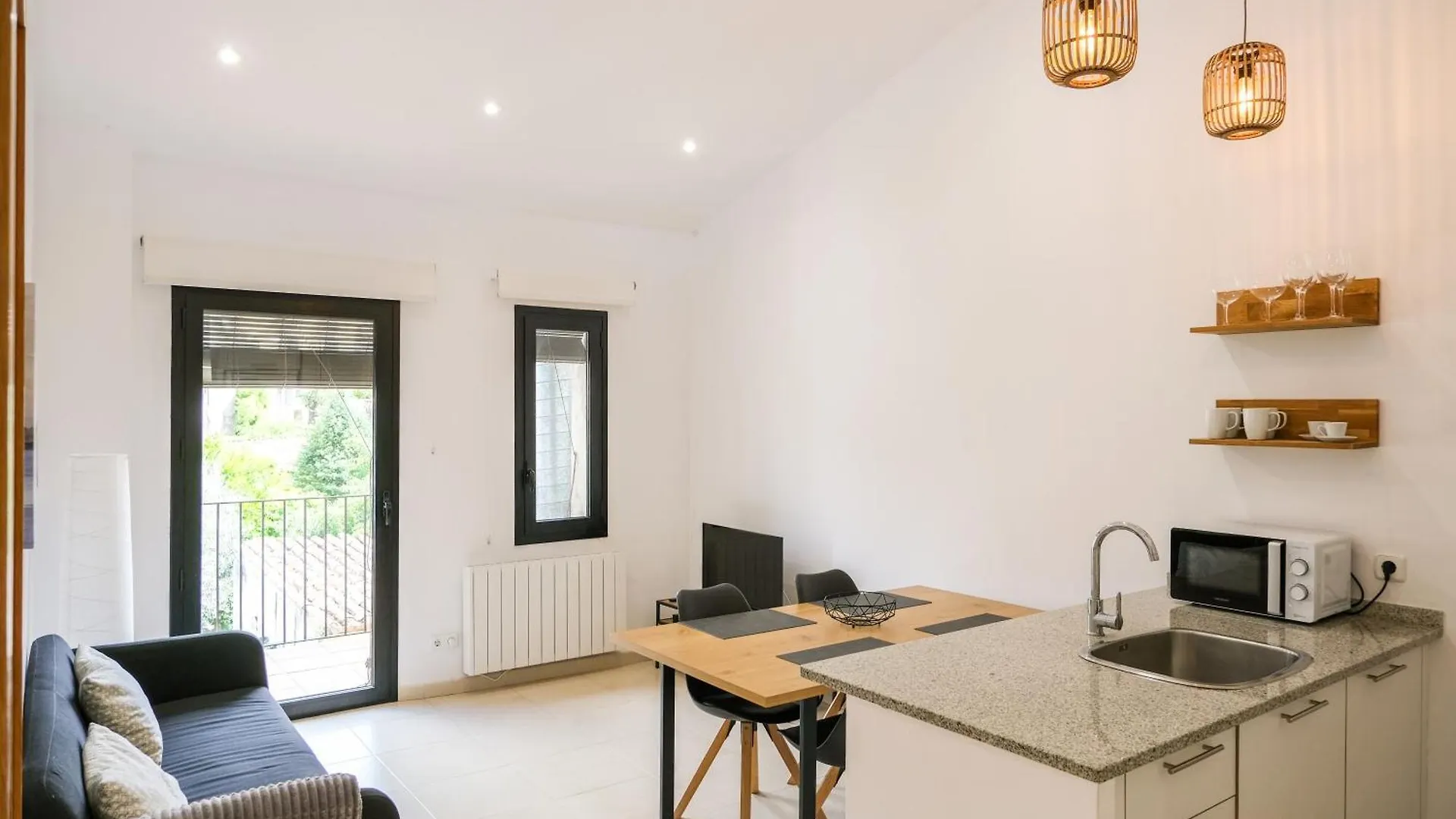 Ca Leudald 3 Apartamento En Besalu Con Terraza 0*,